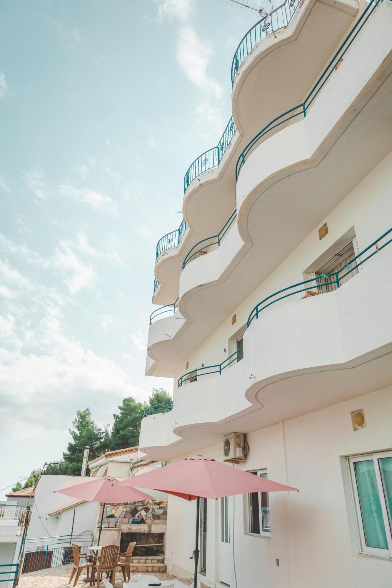 Rooms By The Sea Himarë Eksteriør billede